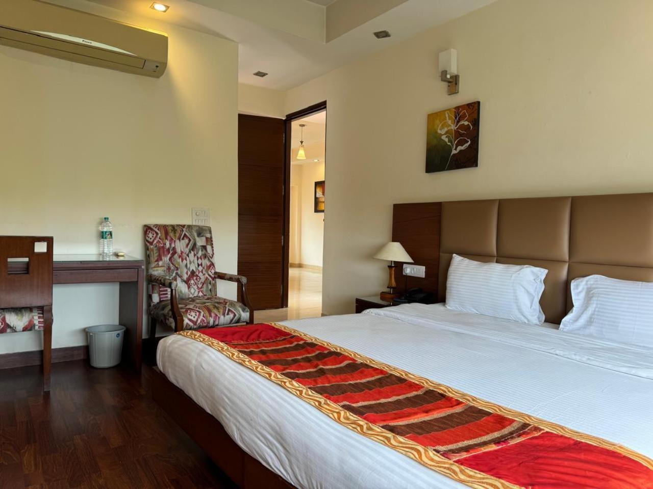 Apartamento Ahuja Residency Noida Exterior foto
